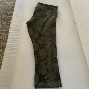 Lululemon capri camo leggings